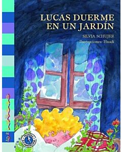 LUCAS DUERME EN UN JARDIN