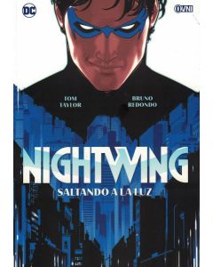 NIGHTWING SALTANDO A LA LUZ